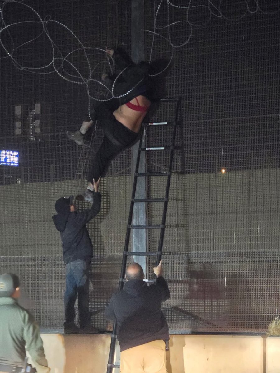 Illegal Immigrant Caught in Wire Attempting to Cross US Border